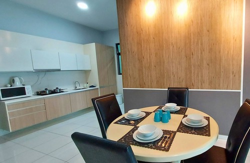 Bukit Indah Apartment | Luxe Suites at Skyloft