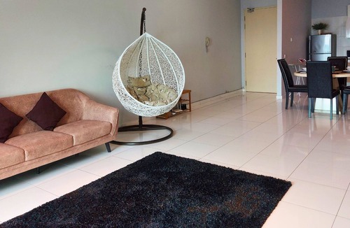 Bukit Indah Apartment | Luxe Suites at Skyloft