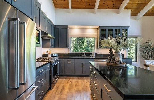 Talmont Cabin | Luxe Tahoe City Cabin w/Lake Views & Beach Access