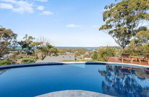 Wamberal House | Luxe Terrigal beach Ocean View with Infinity pool
