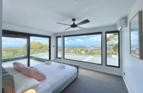 Wamberal House | Luxe Terrigal beach Ocean View with Infinity pool