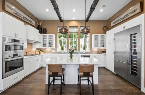 Riverside Apartment | Luxe Townhome | 4bd 5ba Elevator | 1 mile from DT