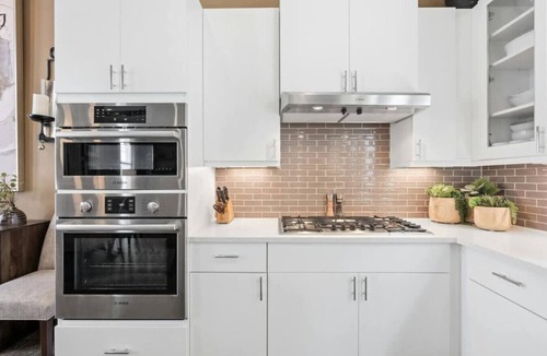 Riverside Apartment | Luxe Townhome | 4bd 5ba Elevator | 1 mile from DT