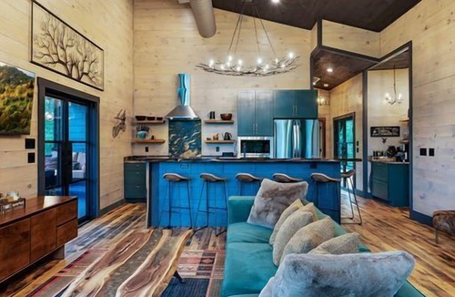 Hidden Lake Cabin | LUXE TREEhouse with amazing view! Perfection! Romantic paradise! Sauna! Slide!