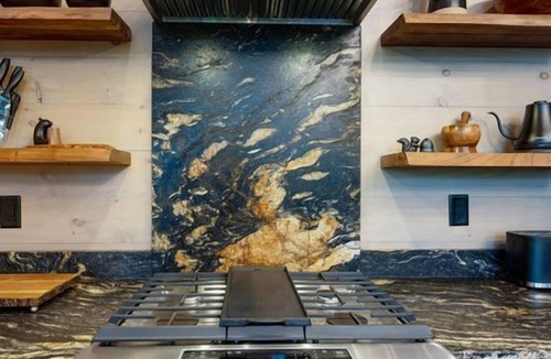 Hidden Lake Cabin | LUXE TREEhouse with amazing view! Perfection! Romantic paradise! Sauna! Slide!