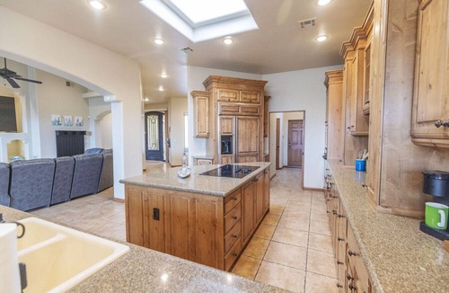 Las Cruces House | Luxe Tuscan Villa - Organ Mtn Views, Patio Living, Sonoma Golf