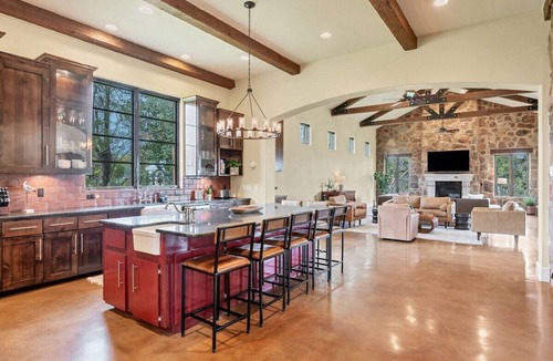 Sunset Valley Villa | Luxe Tuscan Villa on 1 Acre with Pool & Pickleball, Sleeps 18, 9 mins to DT