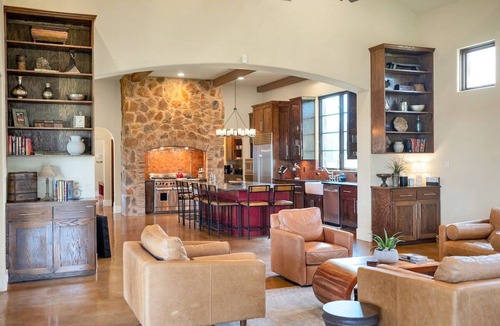 Sunset Valley Villa | Luxe Tuscan Villa on 1 Acre with Pool & Pickleball, Sleeps 18, 9 mins to DT