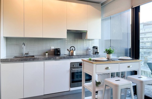 Fashion District Condo | Luxe Urban Nest @ King & Bathurst with Heated Balconyn