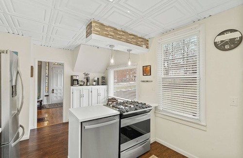 Oswego House | Luxe Victorian - Walk to Downtown & Lake Ontario