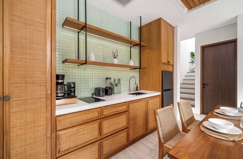 Babakan Villa | Luxe Villa 2 BR Pool Bath Tub Wi-Fi 260 Mbps