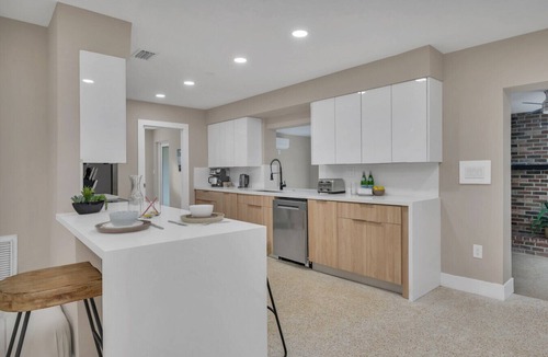 Golden Glades Villa | LUXE Villa, Heated Pool, Fire Pit, GAMES