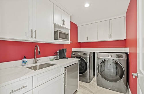 Jacksonville Beach House | Luxe Villa Steps From Ocean w/Bikes + Game Room