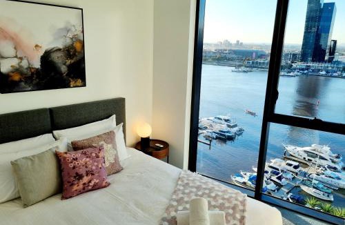 Docklands Apartment | Luxe Waterfront Melbourne