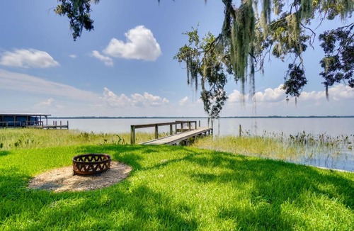 Tavares House | Luxe Waterfront Oasis w/Dock - Direct Lake Access