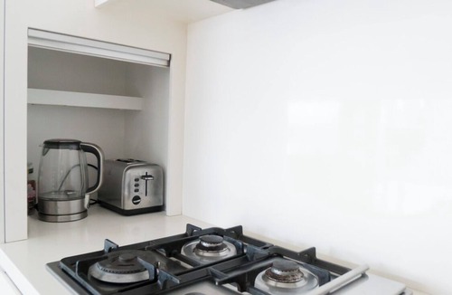 Kirribilli Apartment | Luxe Waterfront Opera & Harbour Views. Best in Syd