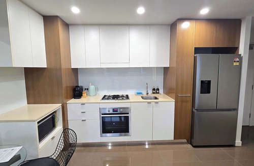 Waterloo Apartment | LUXE Waterloo 1 bed with parking, gym & pool