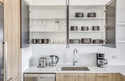 West Loop Apartment | Luxe West Loop 1BR w/Gym, Pool, Coworking, walk to UIC, by Blueground