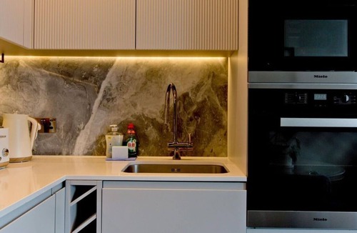 Shepherd's Bush Apartment | Luxe Westfields Living w/Balcony&AC