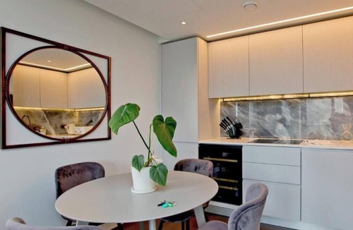 Shepherd's Bush Apartment | Luxe Westfields Living w/Balcony&AC