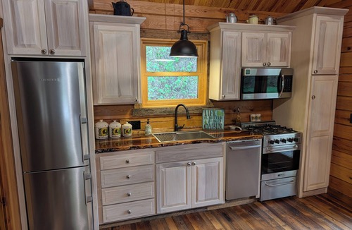 Wasola Cabin | Luxery Craftsman 1-bedroom cabin in SERENE beauty with AC, high end kitchen/bath