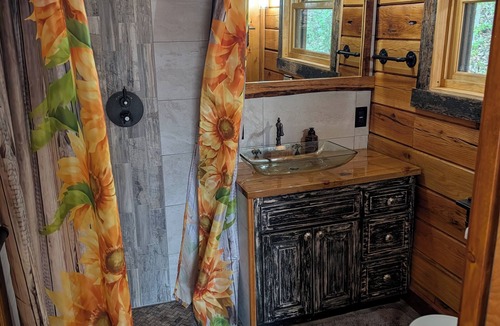 Wasola Cabin | Luxery Craftsman 1-bedroom cabin in SERENE beauty with AC, high end kitchen/bath