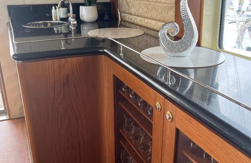 Lower Hutt Boat Rental | LUXERY LAUNCH (BERTHED)