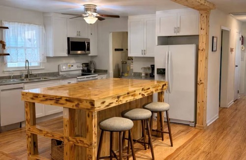 Newport News House | LuxeStay Modern Pool Retreat Central & Safe