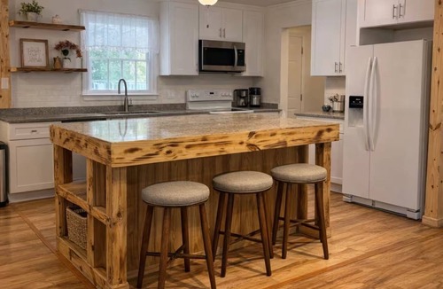 Newport News House | LuxeStay Modern Pool Retreat Central & Safe