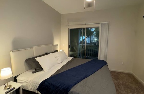 College Park Apartment | LuxeWoodlands Villa: Cozy Stay