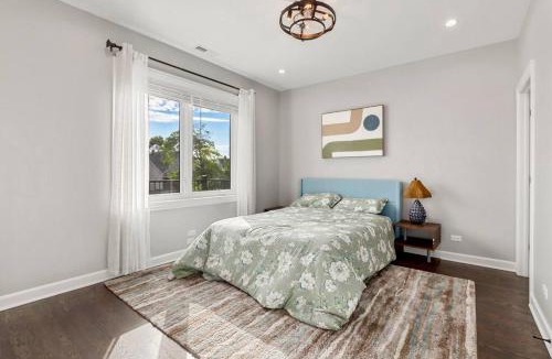 Grand Boulevard Apartment | LuxHome Chicago 8 mins Downtown