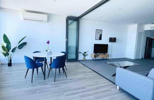 Wentworth Point Apartment | Luxious Startling waterview highrise Condo