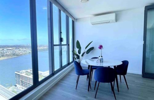 Wentworth Point Apartment | Luxious Startling waterview highrise Condo