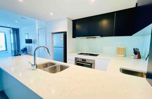 Wentworth Point Apartment | Luxious Startling waterview highrise Condo