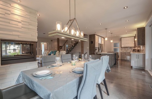 Mascouche House | LUXOR Mtl piscine chauffé jaccouzi dans véranda