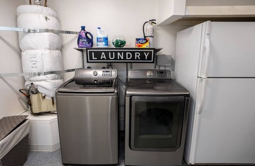 Fairfield House | LuxoStays | Charming 4BR w/large backyard/firepit