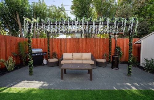 Fairfield House | LuxoStays | Charming 4BR w/large backyard/firepit