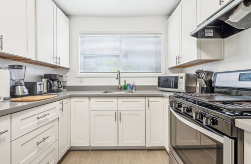 Burlingame Terrace Apartment | LuxoStays l! ! Lovely 2BR #SFO #Train #Laundry