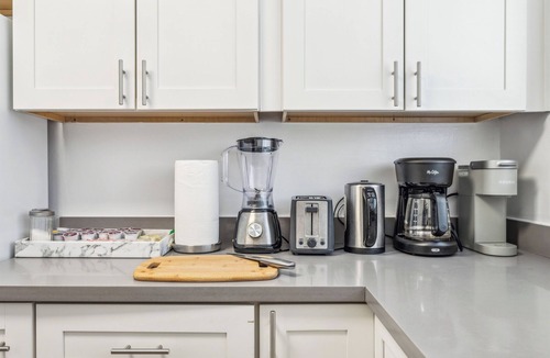 Burlingame Terrace Apartment | LuxoStays l! ! Lovely 2BR #SFO #Train #Laundry