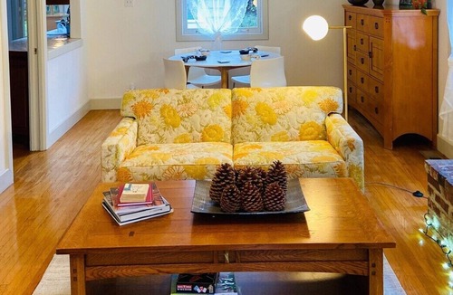 Overlook House | LuxoStays | ! Lovely 4BR+Large Backyd+Parking