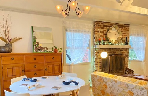 Overlook House | LuxoStays | ! Lovely 4BR+Large Backyd+Parking