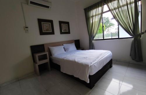 Alor Gajah Villa | Luxpro Karaoke Private Pool Villa 218