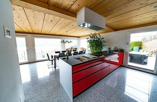 Niederried bei Interlaken Ski Chalet | Luxury Lakeview Chalet SPA BBQ A/C near Interlaken
