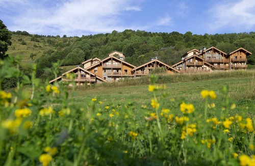 Saint-Martin-de-Belleville Apartment | Luxury Duplex with Spa, Pool, Ski-in/Ski-out Access & Mountain Views