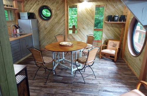 Mantallot Cabin | Luxueuse et Très Insolite Cabane Perchée !