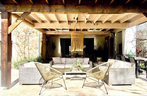 Lesparrou House | Luxueuse maison de campagne isolée, nichée dans la forêt au milieu des oiseaux.