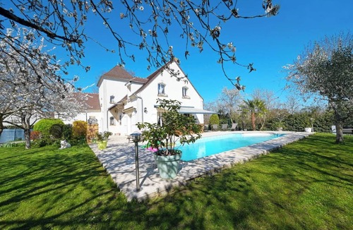 Medan Villa | Luxueuse Villa avec piscine chauffee