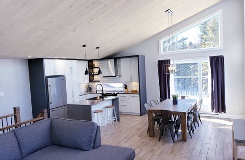 Notre-Dame-de-la-Merci Ski Chalet | Luxueux Chalet Urbain à Saint-Donat