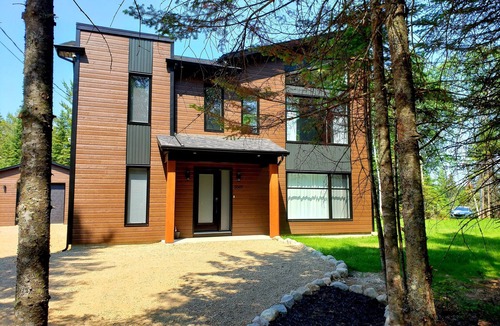 Notre-Dame-de-la-Merci Ski Chalet | Luxueux Chalet Urbain à Saint-Donat