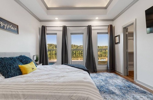 Royal House | Luxury getaway at Sunset Cove!